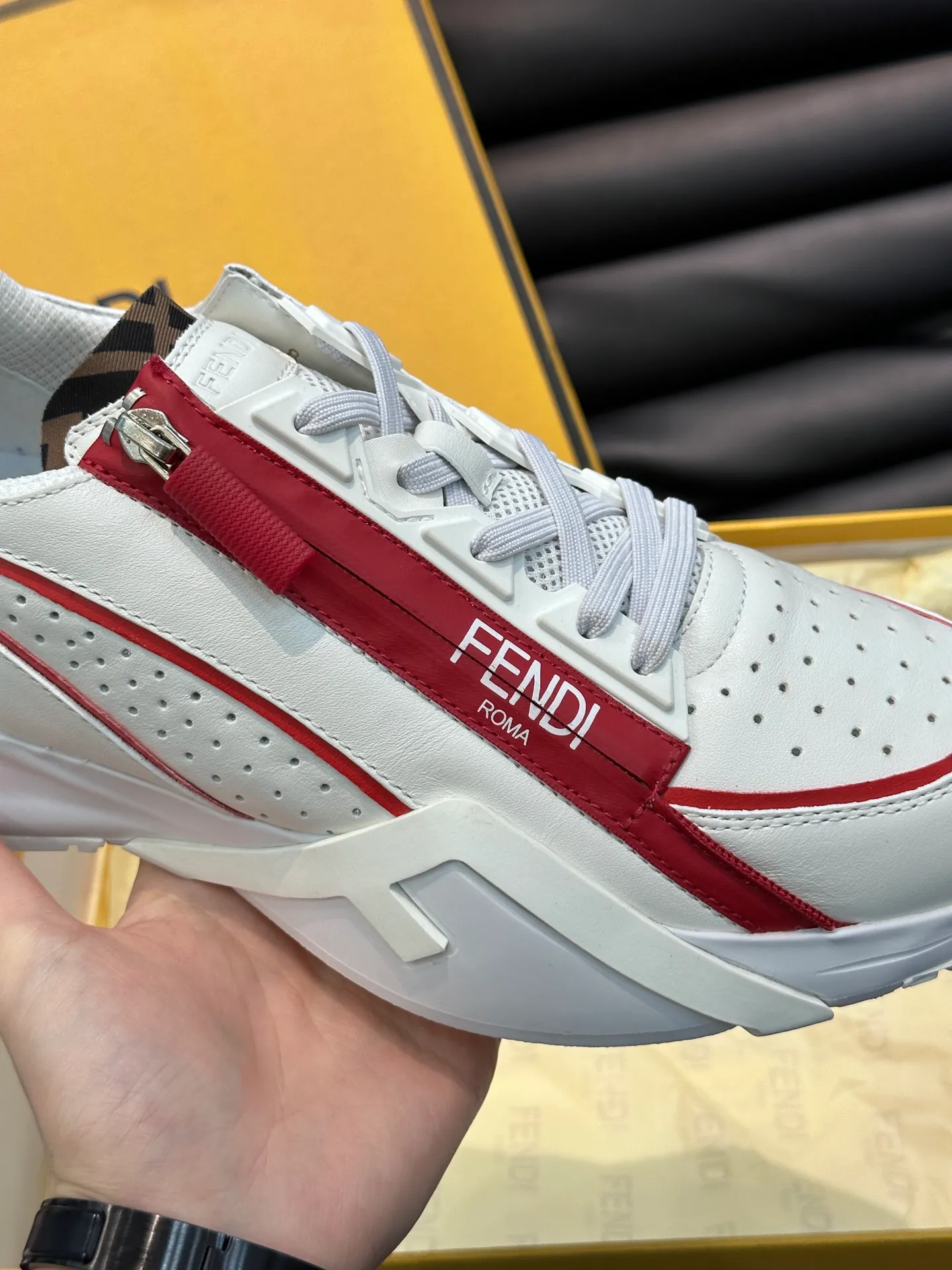 Men's shoes 💰p560 "Fend*" new men's casual sports shoes, equipped with elastic straps, side zippers, and corrugated soles engraved with F. Embossed Fendi Flow lettering on the heel. Made of technical fabric and a mix of blue and suede. Decorated with Lycra® details. FF graphic tongue. Ultra-light and wear-resistant EVA sole. Size: 38-44